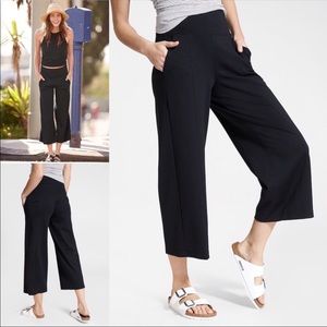 NWT Athleta Globetrotter Ankle Crop Pants M